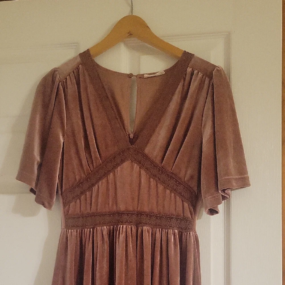 Velvet  Dress With Lace - Picture 3 of 7